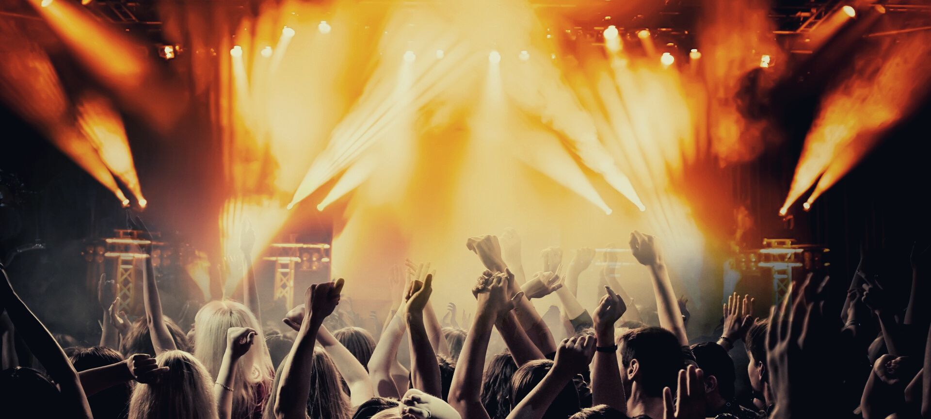 Bands and DJs play your open air.